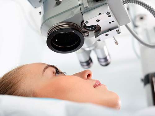 paciente em uma consulta oftalmológica